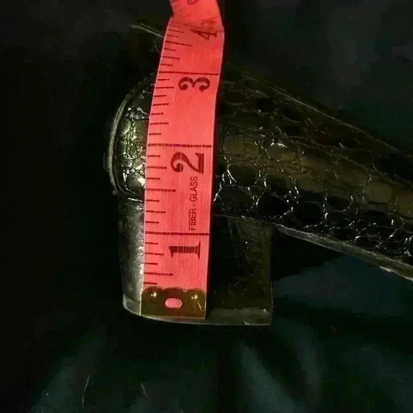 Naturalizer low thick healed shoe size 7.5  in perfect condition - Picture 7 of 7